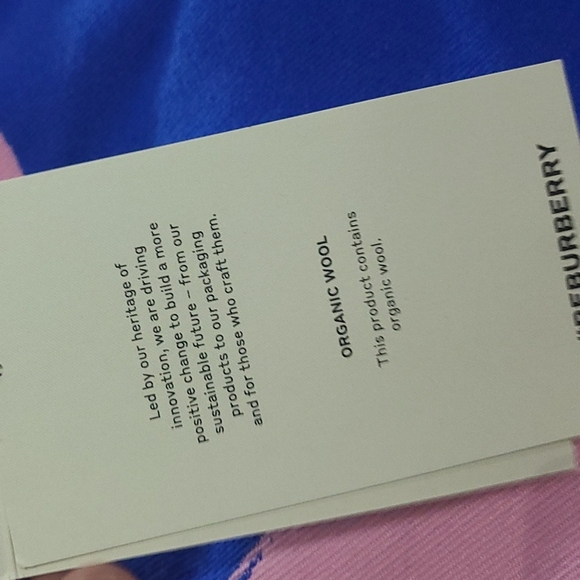 Burberry Love Scarf Authentic NWT - Picture 8 of 9